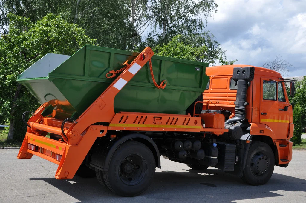 Заказ бункеровоза для вывоза мусора и отходов в Самаре в октябре