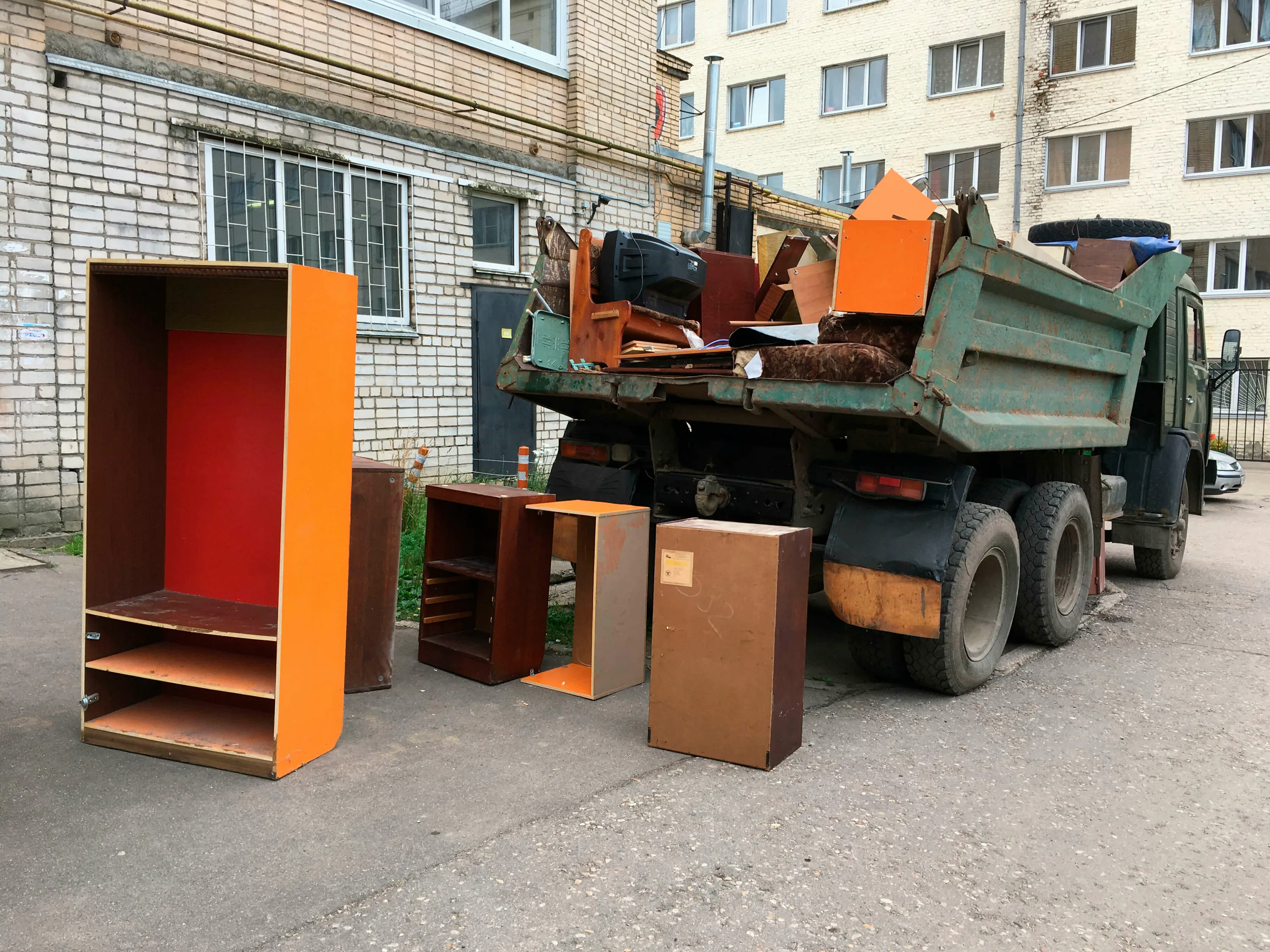 Утилизация старой мебели с вывозом и разбором в Самаре в октябре