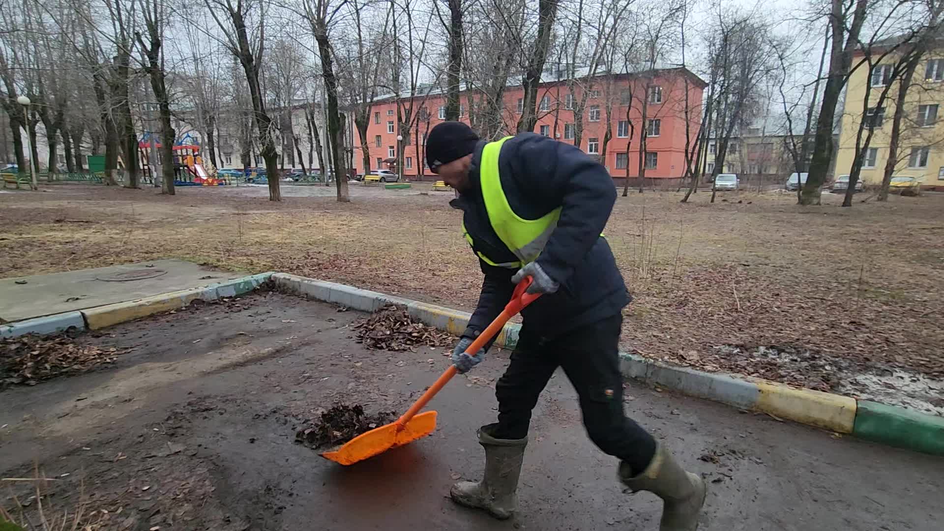 Уборка территорий в Самаре в октябре